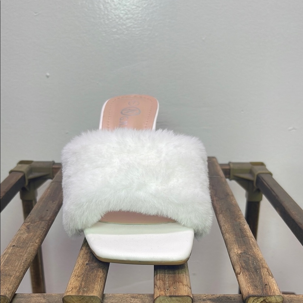 White Textured Mules with Block Heel - Picture 5 of 7